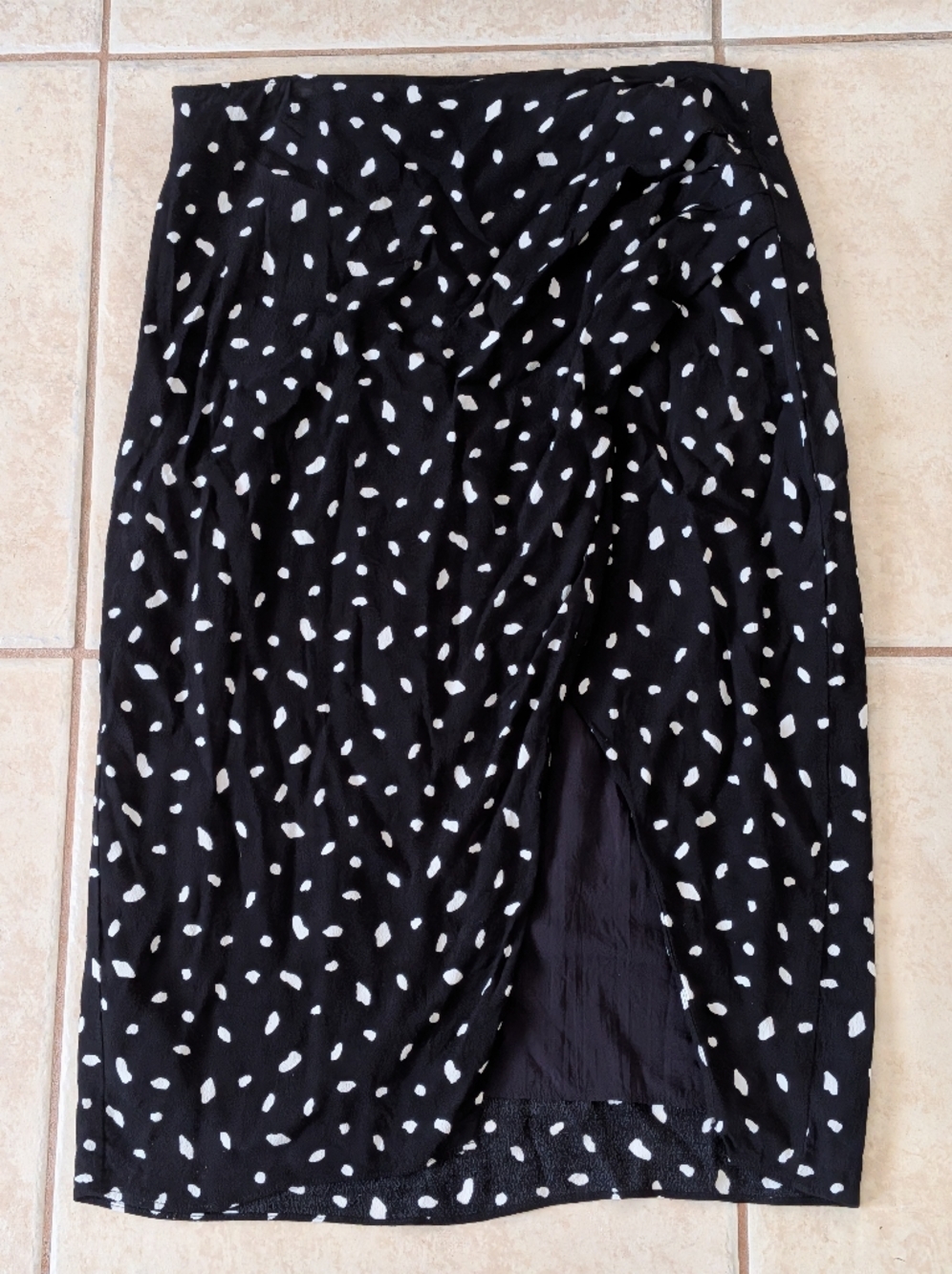 Abercrombie & Firch Black & White Midi Skirt Size Large